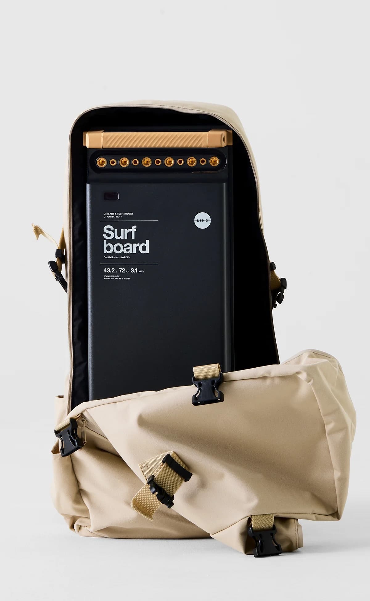 Lind battery packed in its beige carry bag